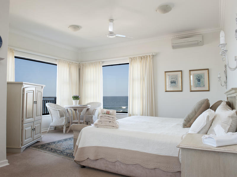 Fairlight Beach House offers a room with a view
