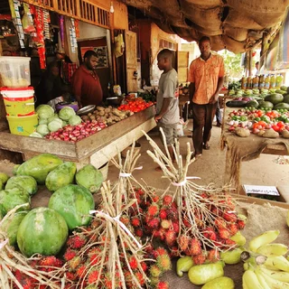fruit langs de weg op Zanzibar